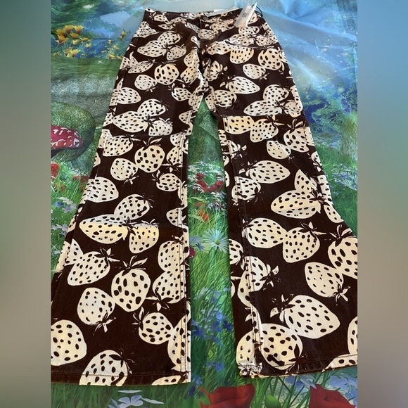 UO BDG '90s Mid-Rise Bootcut Jean in Brown, Strawberry Print, Size: 26, NWT - Picture 7 of 16